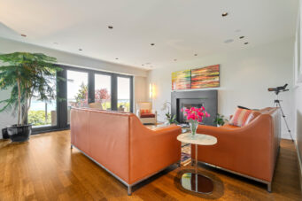 3389 Thompson Crescent